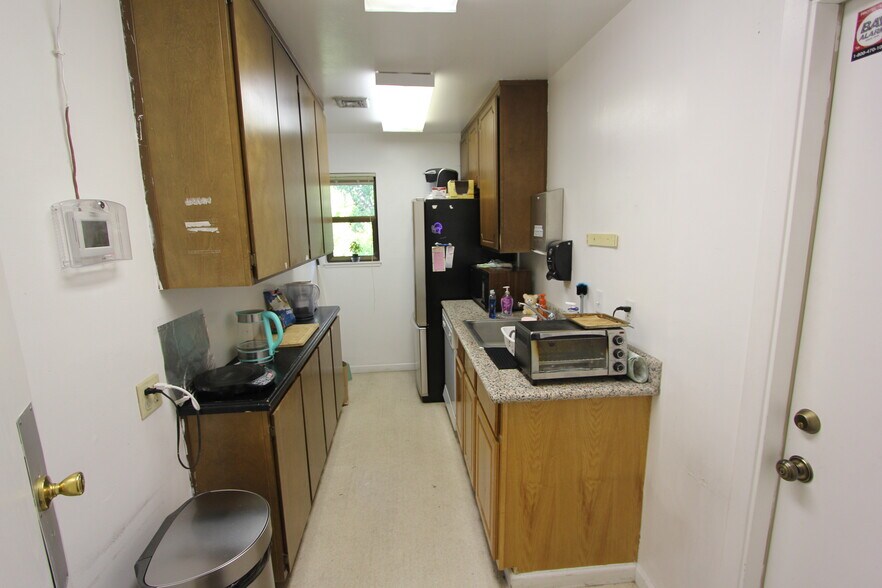 More Photos Of 701 Southampton Rd, Benicia Medical For Sale