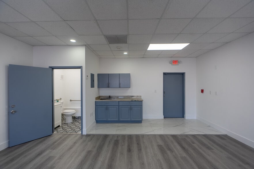 More Photos Of 7506-7560 NW 70th St, Miami Unknown For Lease