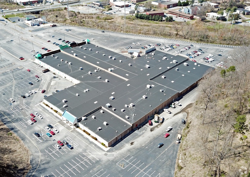 More Photos Of 2091-2105 Peters Creek Pky, Winston-Salem Unknown For Lease