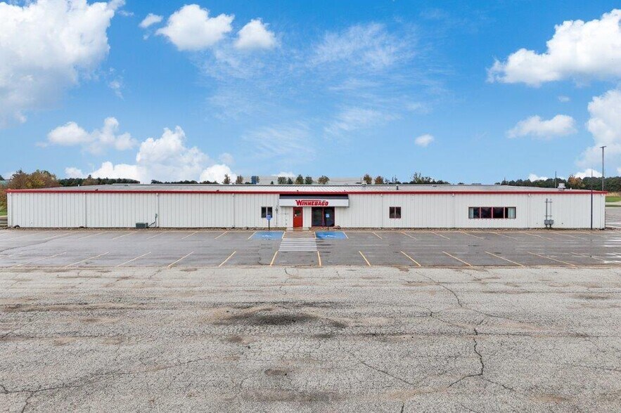 More Photos Of 1919 SW 8th St SW, Waverly Manufacturing For Sale