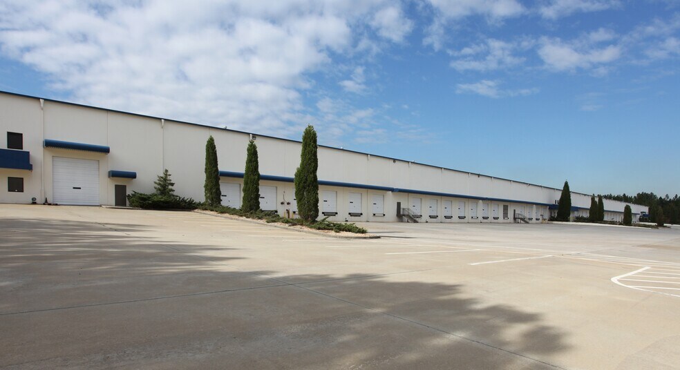 More Photos Of 7135 Southlake Pky, Morrow Warehouse For Lease