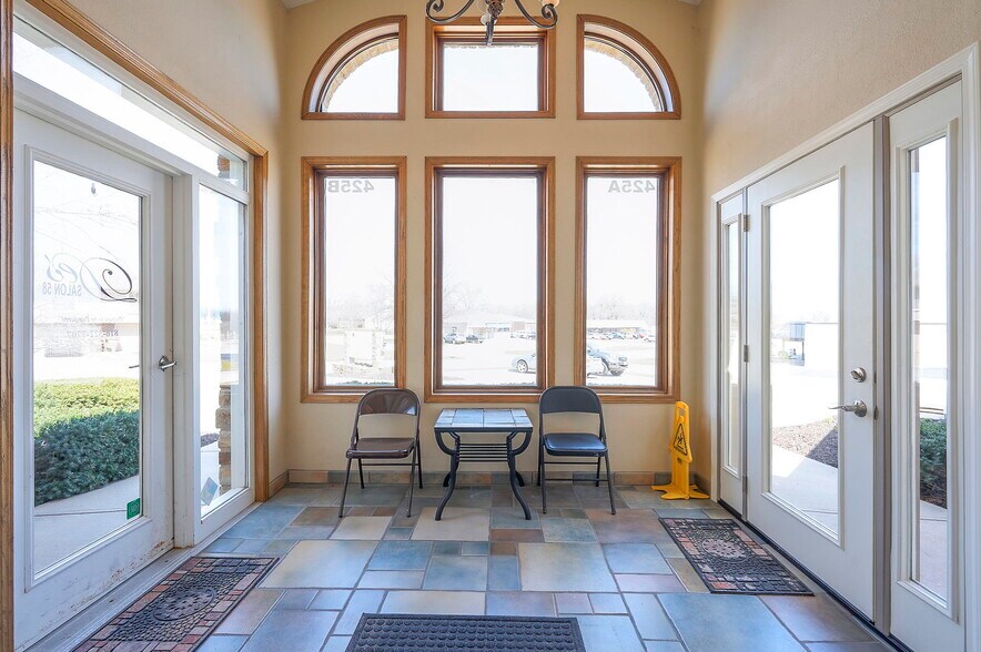 More Photos Of 425 W Pine St, Raymore Medical For Sale