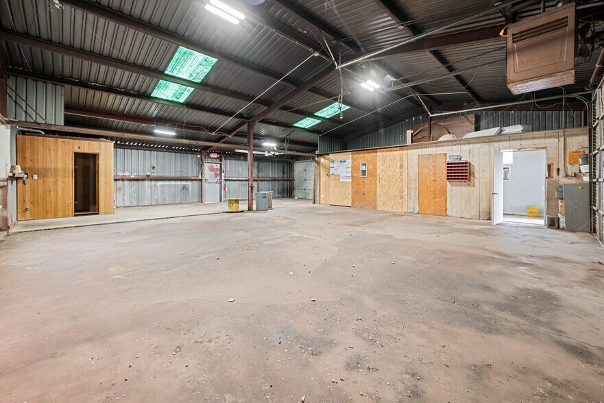 More Photos Of 1107 N Houston Ave, Humble Auto Repair For Sale