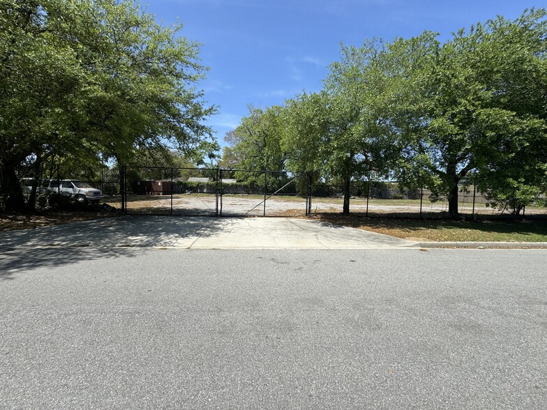 More Photos Of 2511 W Bay St, Savannah Service For Lease