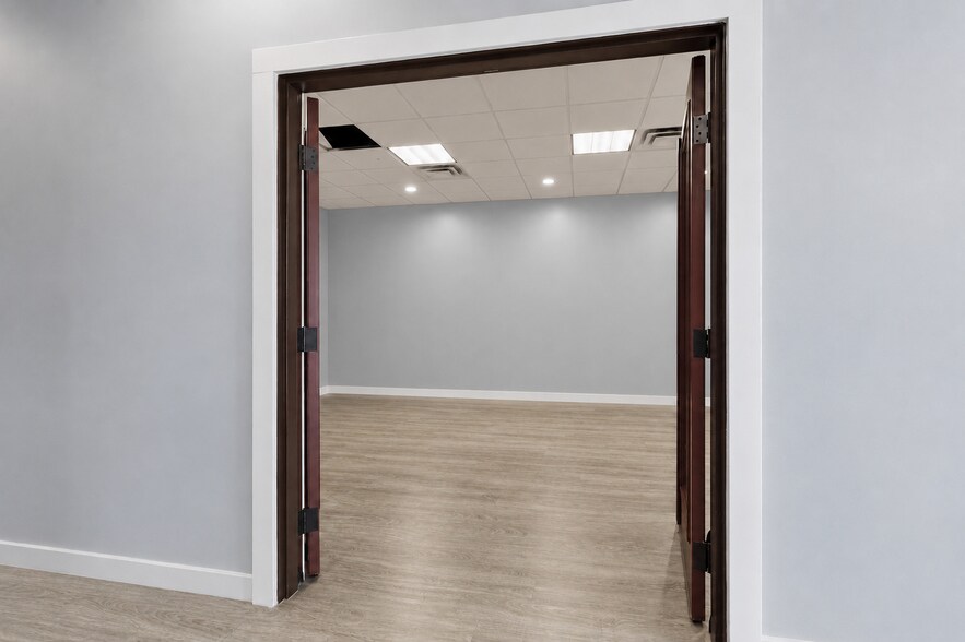 More Photos Of 4714 Shavano Oak, San Antonio Light Distribution For Lease