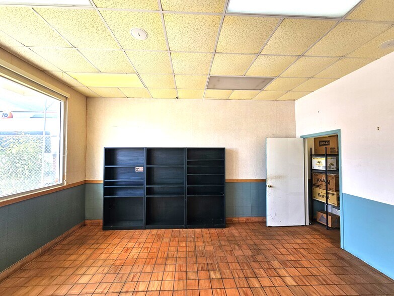 More Photos Of 1336 N School St, Honolulu Freestanding For Lease
