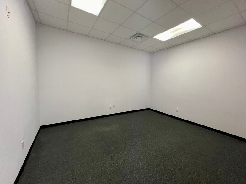 More Photos Of 185 Airport Rd, Fayetteville Warehouse For Lease