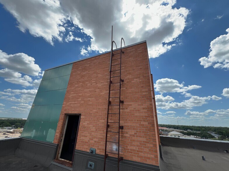 More Photos Of 100 N Main St, Corsicana Office Residential For Sale