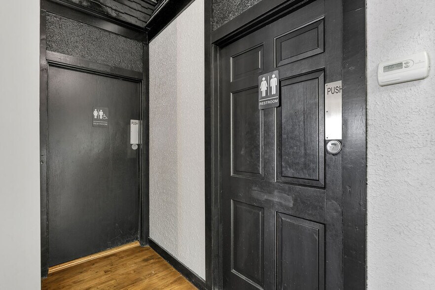 More Photos Of 119 S Calumet Ave, Chesterton Storefront Retail Residential For Lease
