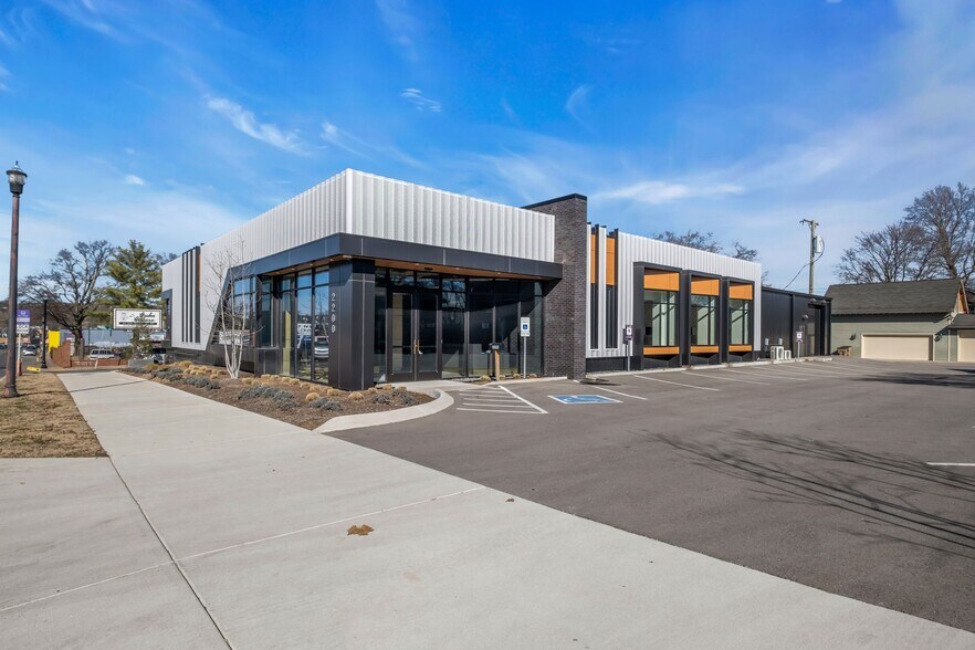 More Photos Of 2200 8th Ave S, Nashville Showroom For Lease