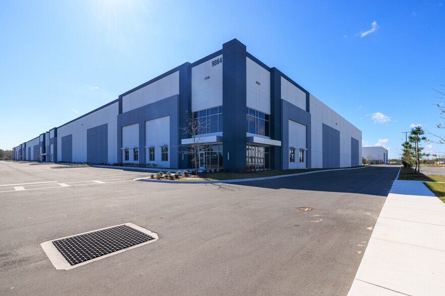 More Photos Of 9876 Air Commerce Pky, Orlando Unknown For Lease