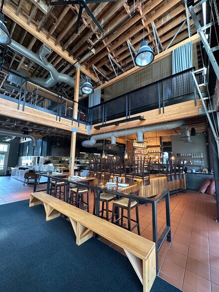 More Photos Of 13205 NE 175th St, Woodinville General Retail For Lease