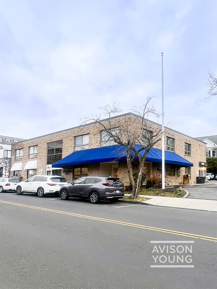 Primary Photo Of 100 Mason St, Greenwich Office For Sale