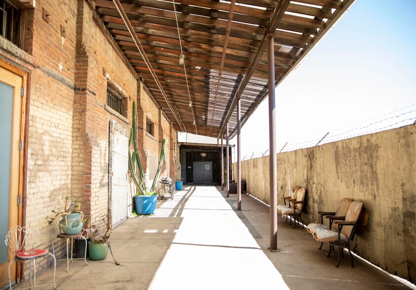 More Photos Of 560 E Commercial St, Pomona Manufacturing For Lease