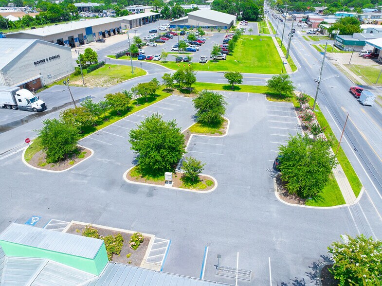 More Photos Of 21 Hollywood Blvd SW, Fort Walton Beach General Retail For Sale