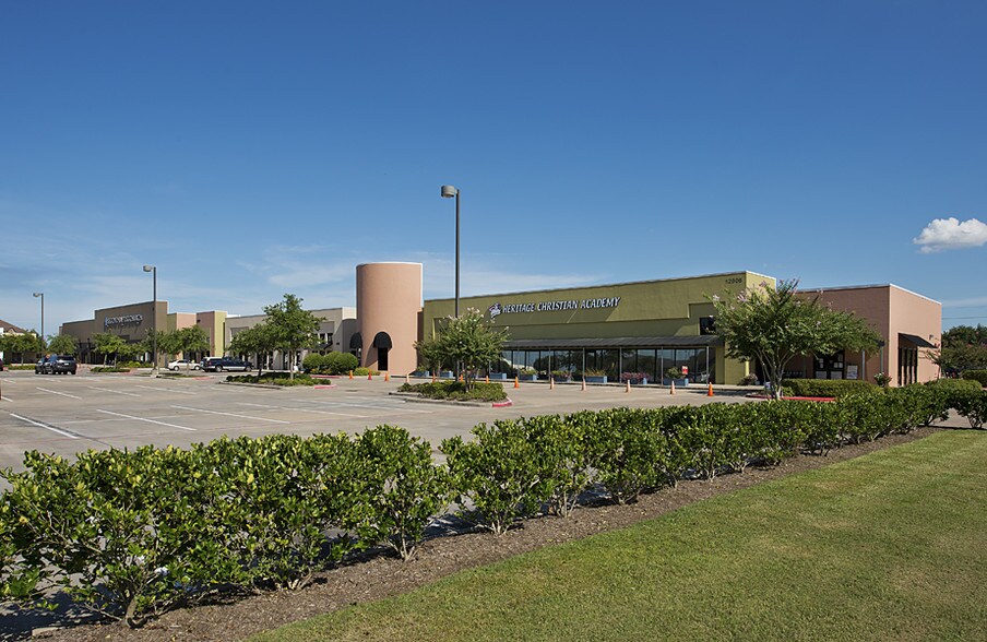 More Photos Of 12000-12008 Shadow Creek Pky, Pearland Unknown For Lease