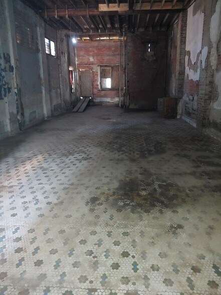 More Photos Of 1010-1016 E Main St, Columbus Storefront Retail Residential For Sale