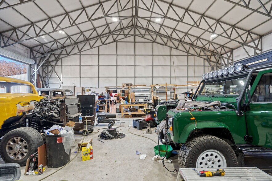 More Photos Of 4704 N College Rd, Castle Hayne Warehouse For Lease