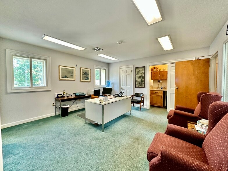 More Photos Of 175 Main St S, Woodbury Medical For Sale