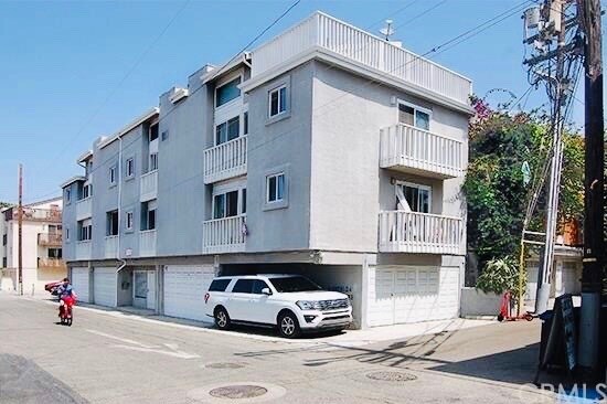 More Photos Of 14 Ozone Ave, Venice Apartments For Sale