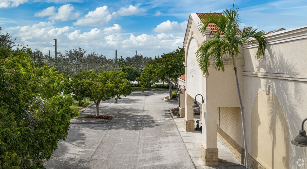 More Photos Of 6950 S Congress Ave, Lantana Freestanding For Lease