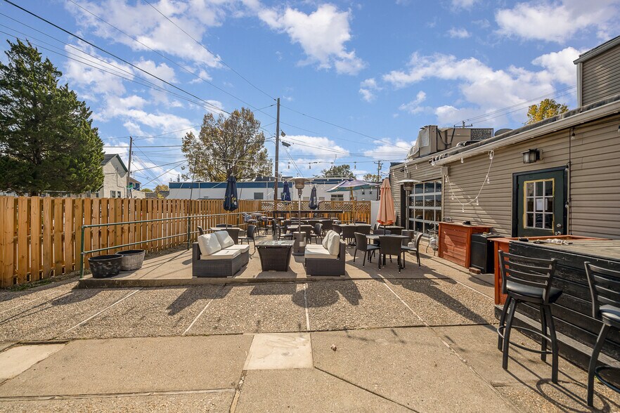 More Photos Of 3934-3938 Decoursey Ave, Covington Bar For Sale
