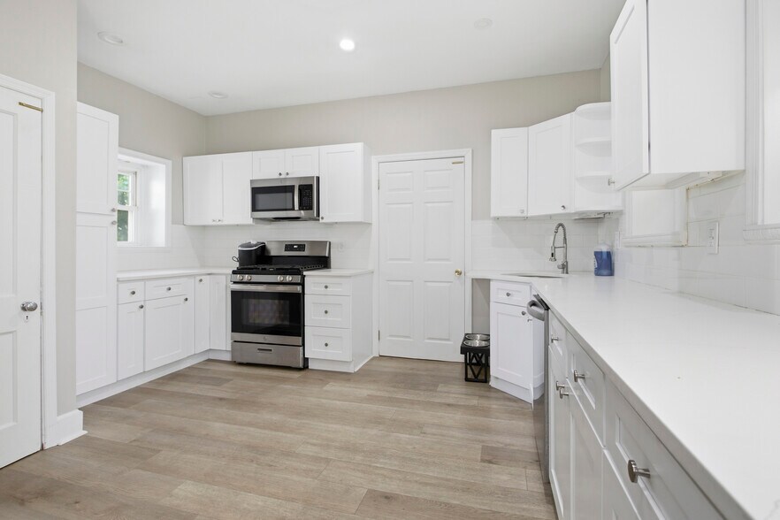More Photos Of 678 Ferne Blvd, Drexel Hill Office For Sale