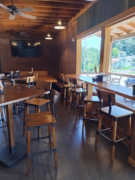 More Photos Of 600 W King St, Hillsborough Restaurant For Lease