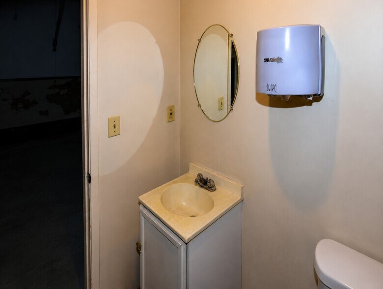 More Photos Of 35633 Highway 66, Daggett Warehouse For Sale
