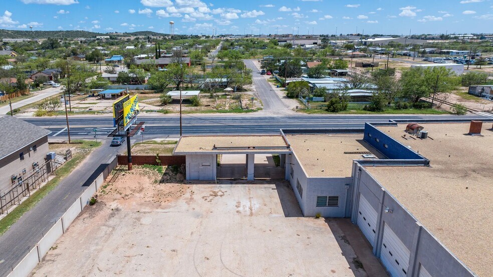 More Photos Of 3418 W Highway 80, Big Spring Warehouse For Lease