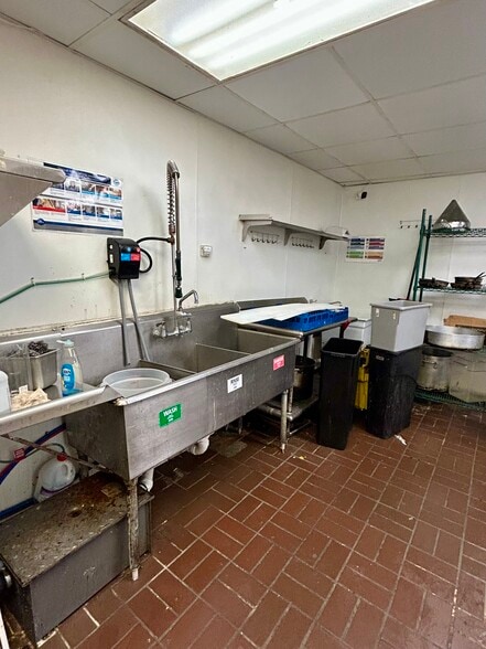 More Photos Of 4809 Parker St, Richmond Restaurant For Lease