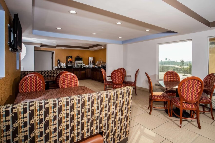 More Photos Of 5710 Challenger Pky, Fort Wayne Hotel For Sale