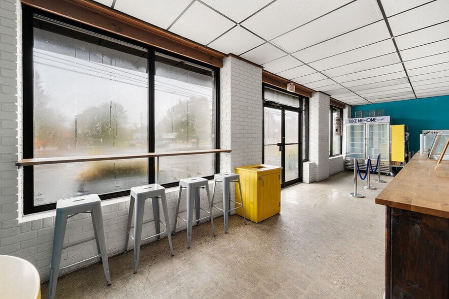 More Photos Of 17 S Main St, Brooklyn Freestanding For Sale