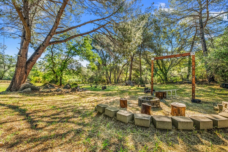 More Photos Of 320 Taylor Rd, Newcastle Specialty For Sale