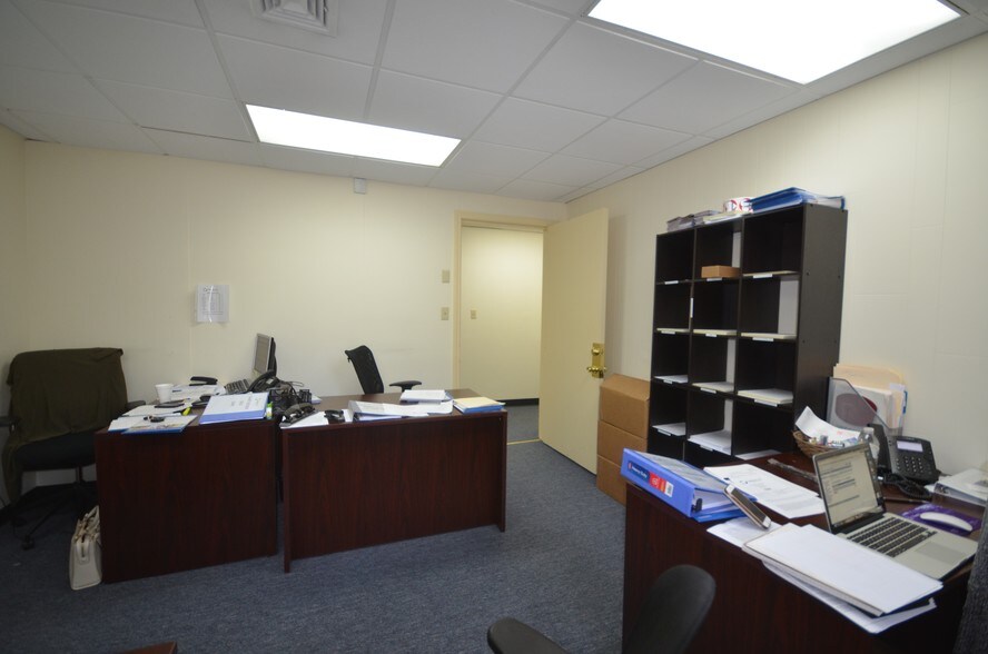 More Photos Of 20 Maple St, Springfield Office For Sale