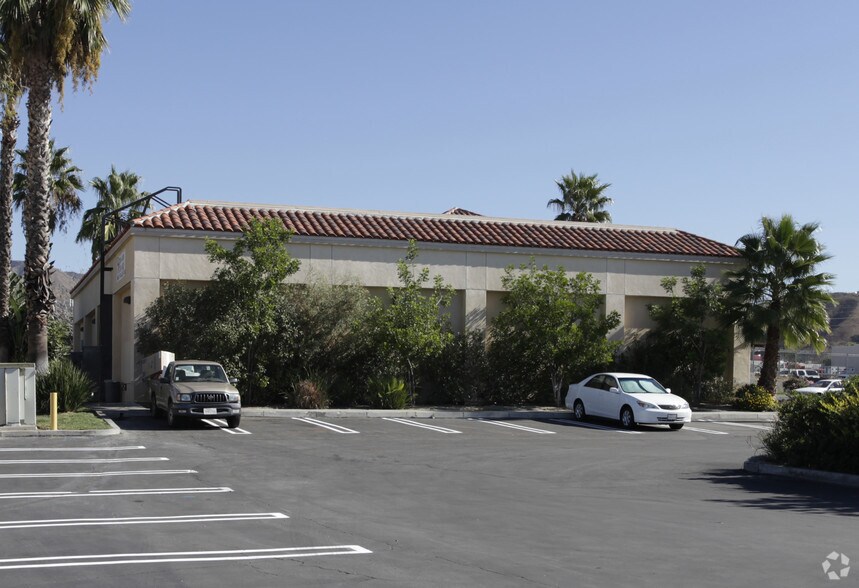 More Photos Of 12980 Foothill Blvd, San Fernando Storefront For Lease