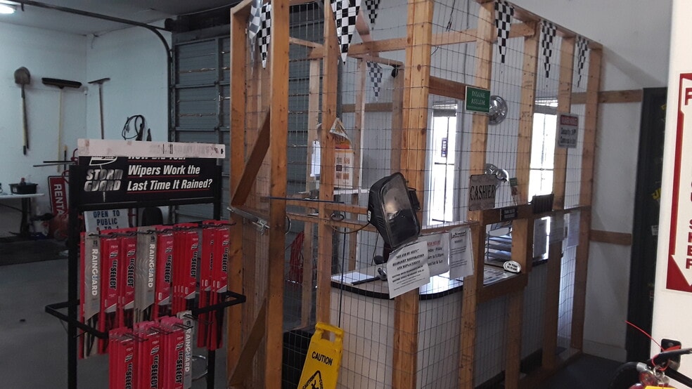 More Photos Of 108 Osceola St, Gastonia Warehouse For Lease