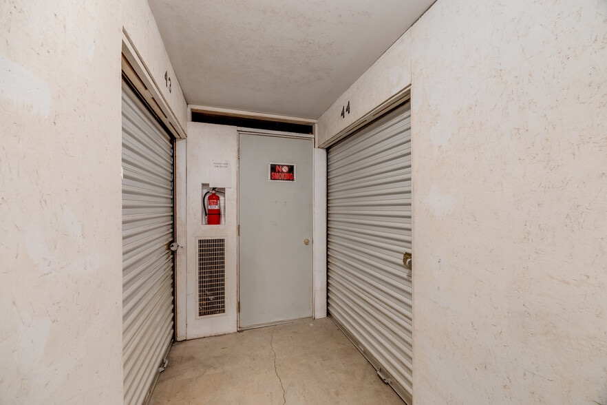 More Photos Of 438 Walnut St, Lawrenceburg Self Storage For Sale