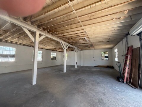 More Photos Of 1024 S Main St, Gainesville Warehouse For Lease