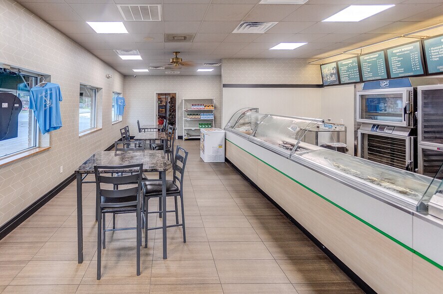 More Photos Of 109 S Park St, Sesser Fast Food For Sale