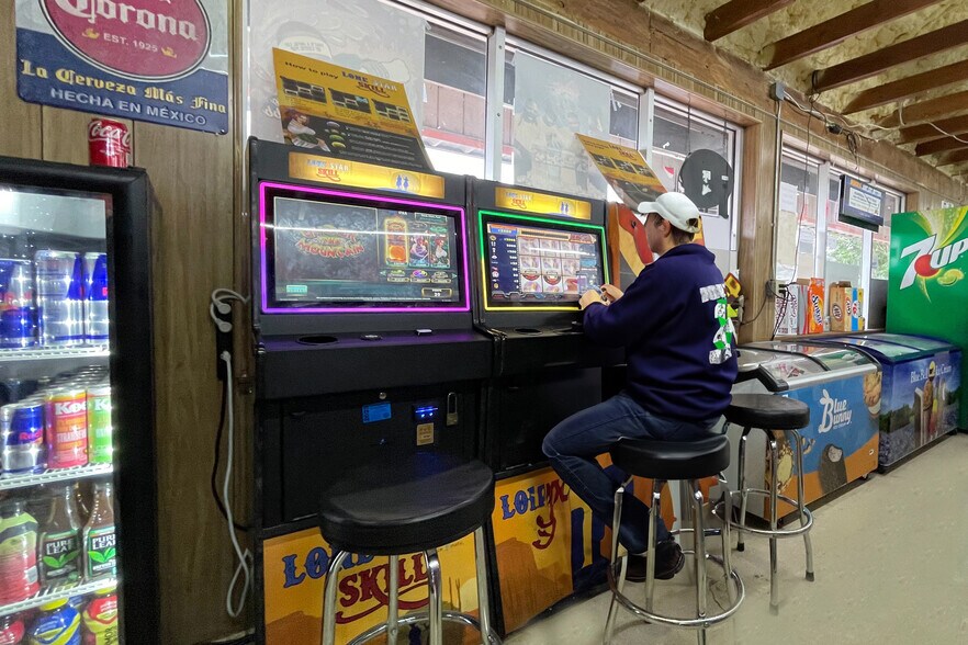 More Photos Of 701 Lincoln Ave, Robstown Convenience Store For Sale
