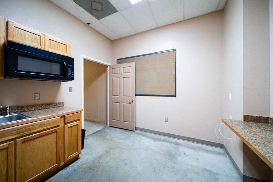 More Photos Of 2100 E Stan Schlueter Loop, Killeen Storefront Retail Office For Lease