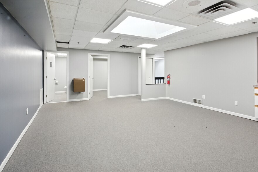 More Photos Of 4800 Joslyn Rd, Lake Orion Light Manufacturing For Sale