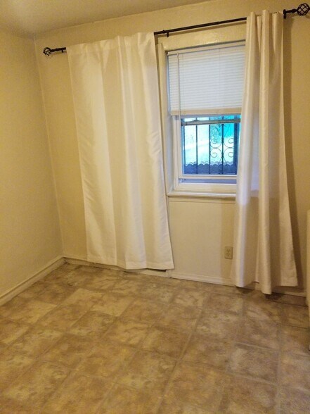 More Photos Of 4730 48th St, Woodside Multifamily For Sale