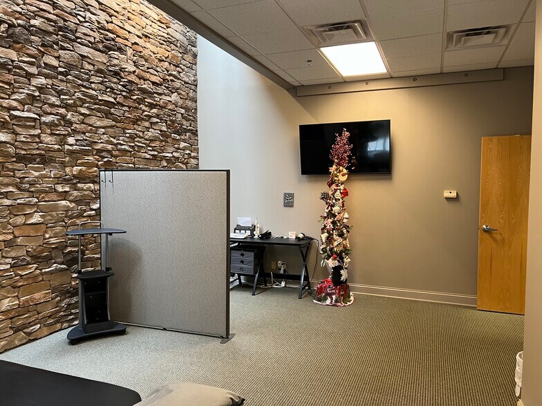 More Photos Of 4625 Red Bank Rd, Cincinnati Medical For Lease