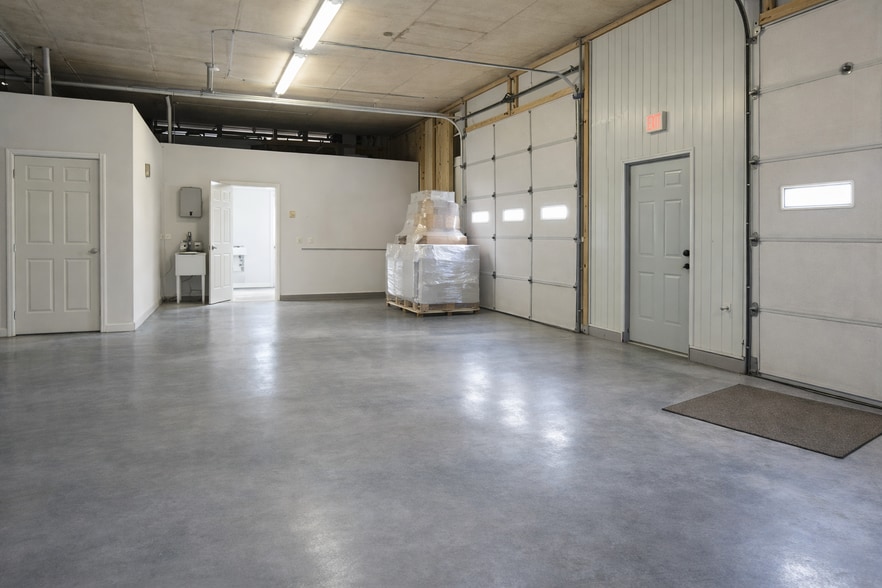 More Photos Of 5021 Benois Rd, Roanoke Flex For Sale