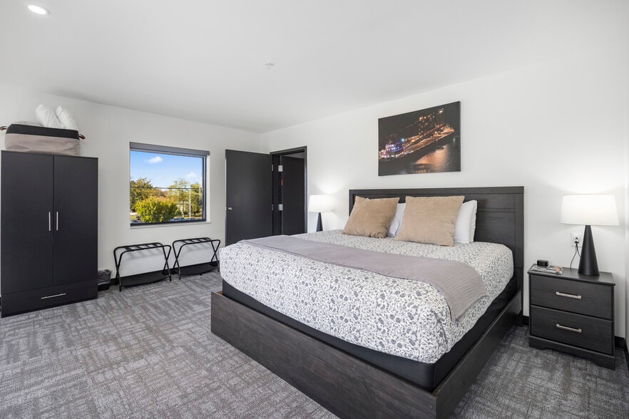 More Photos Of 419 E Market St, Sandusky Hotel For Sale