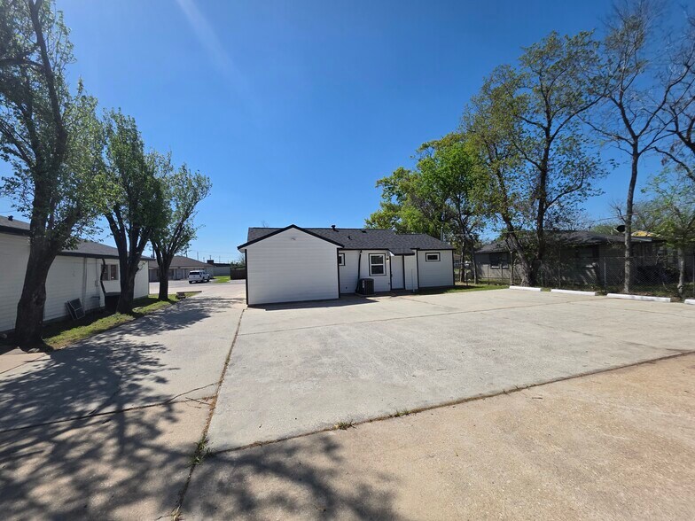 More Photos Of 512 Uvalde Rd, Houston Office For Lease