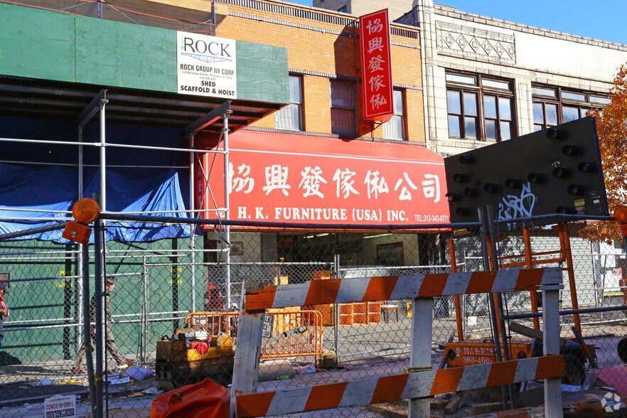 More Photos Of 292 Grand St, New York Storefront For Sale