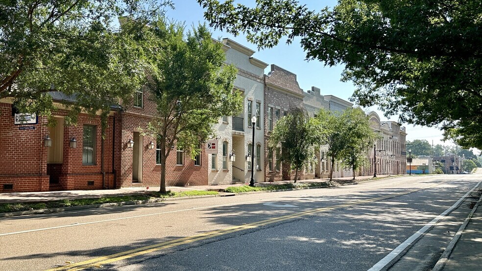 More Photos Of 216 W Jackson St, Ridgeland Office For Lease